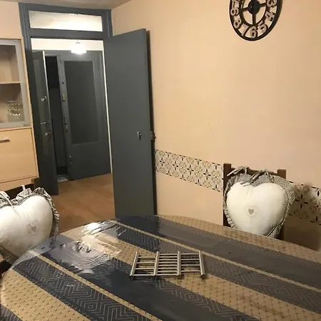 La 2 Apartment *